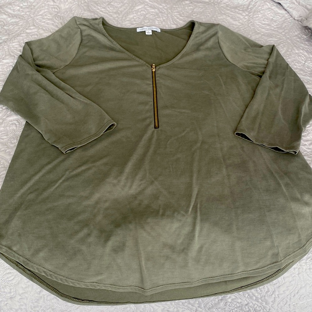 Green Envelope Women’s microfiber shirt size large